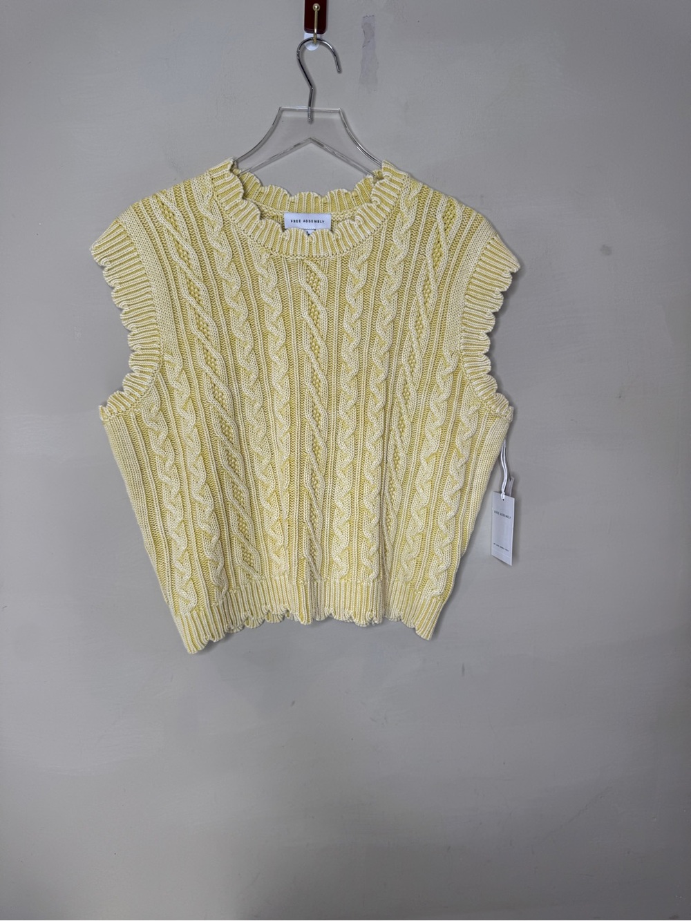 Free Assembly Cable Knit Sweater Vest NWT Yellow 100% Cotton Size Large 12-14 - Picture 2 of 9